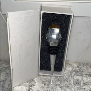 NIB Crystal Wine Bottle Stopper